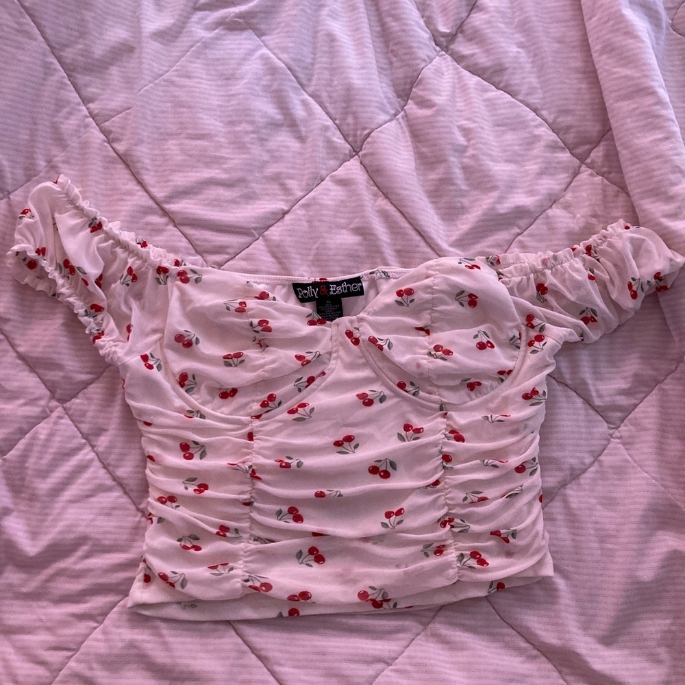 Cherry print of the shoulder fitted top with bra lining